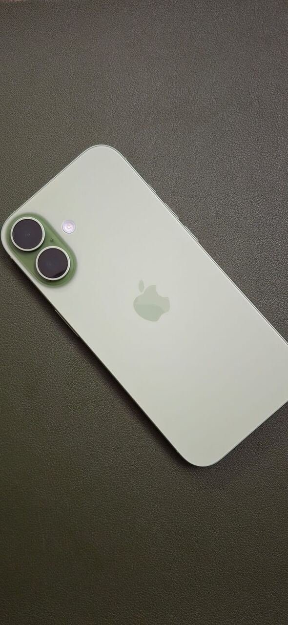 SAR 3299, Used IPhone 17 256 GB - ESim - Middle East - Sage Green - Almost New Condition For Sell