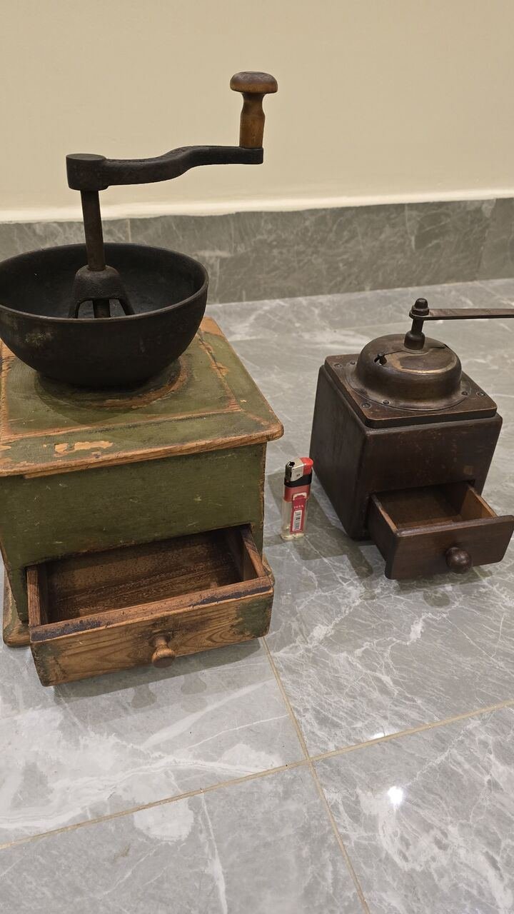 SAR 600, Vintage Antique Grinders
