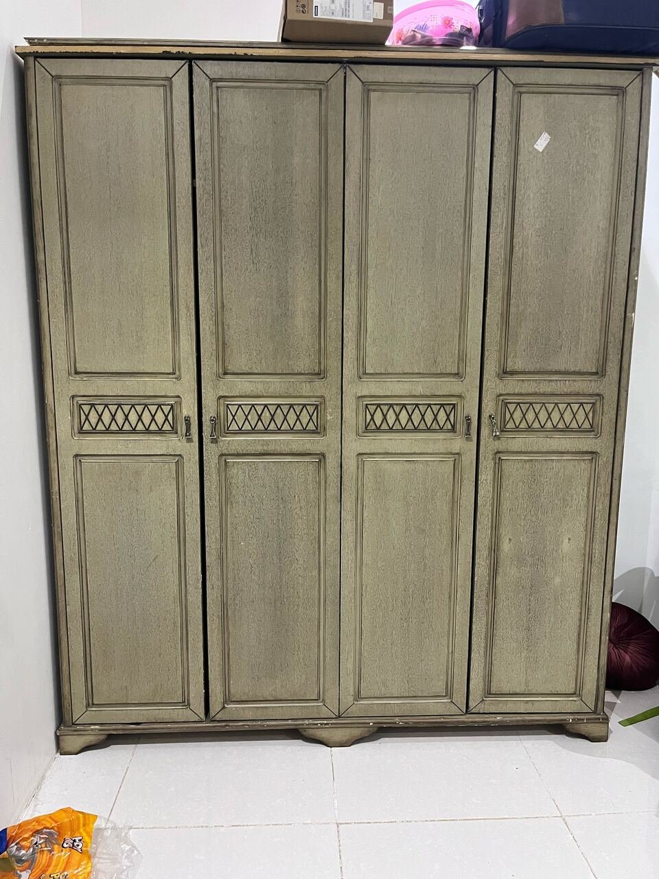 SAR 350, Wardrobe