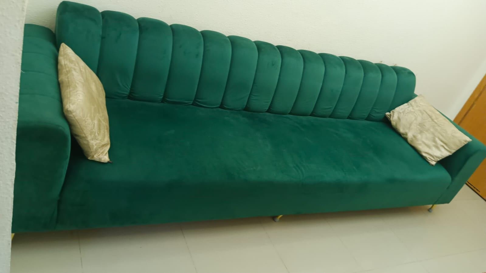 4 seater sofa for URGENT sale!!!!