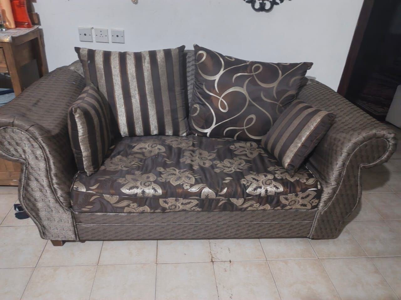 SAR 400, 9 Seater Sofa Set Neat And Clean