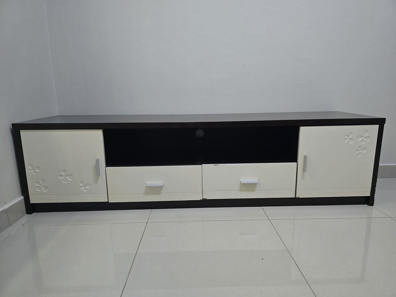 SAR 280, TV Cabinet In Good & Neat Condition For Sale.