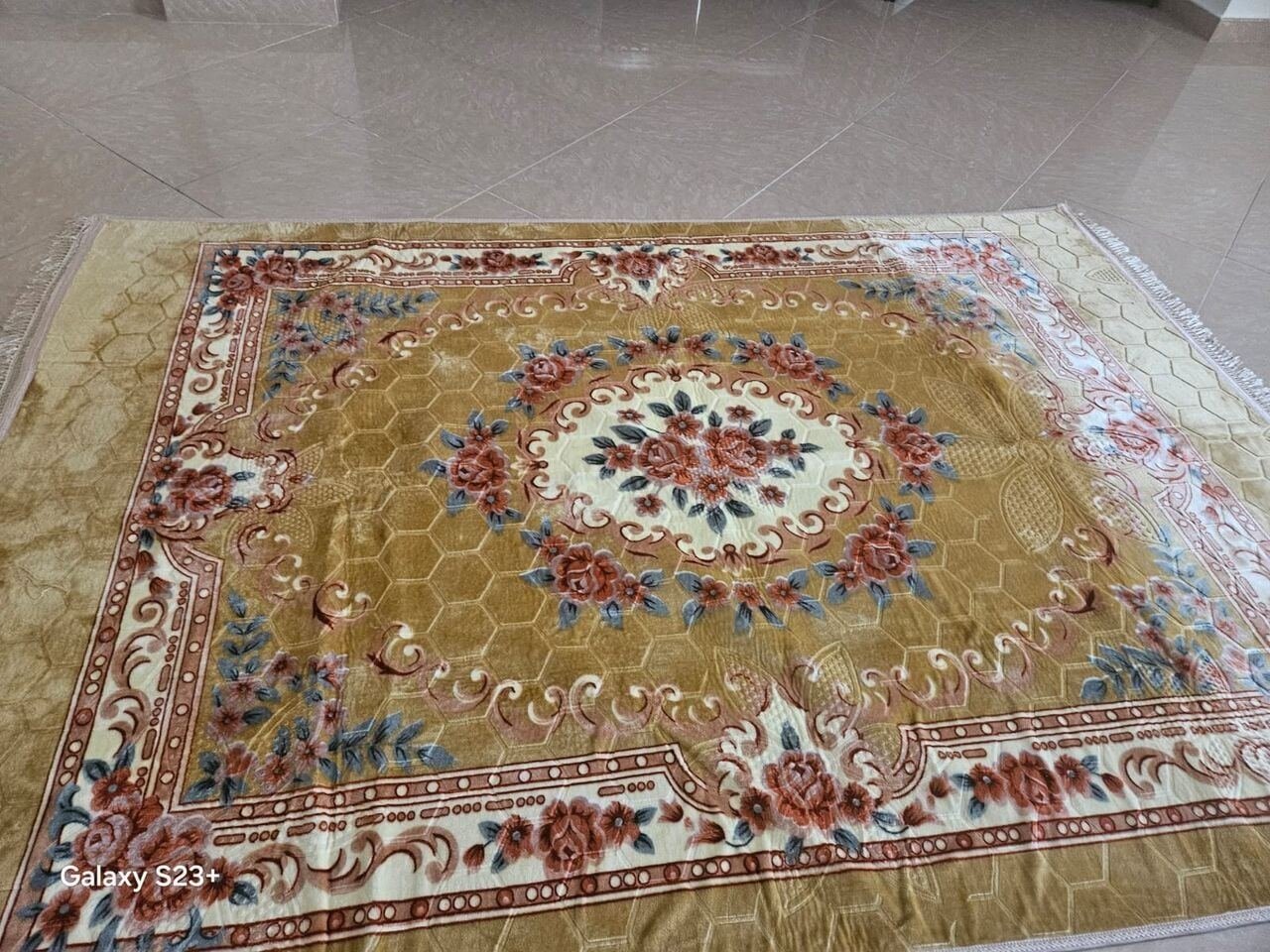 SAR 75, Carpet