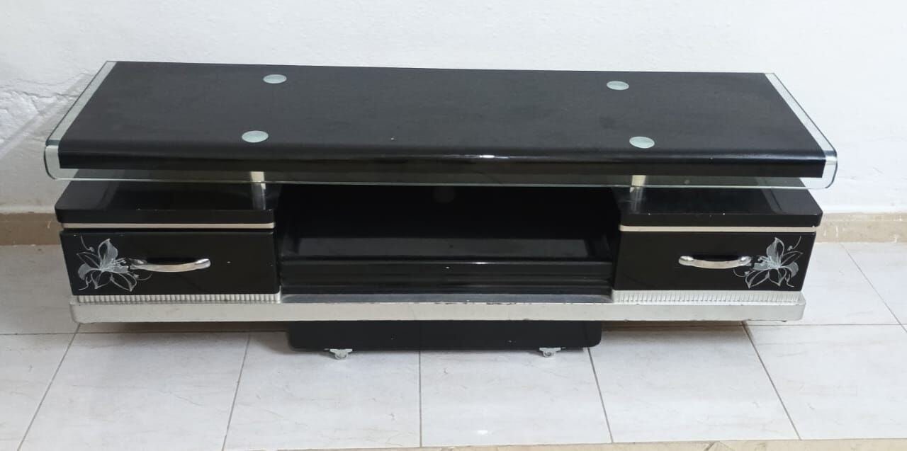 SAR 40, Glass-top TV Stand And Media Console Unit