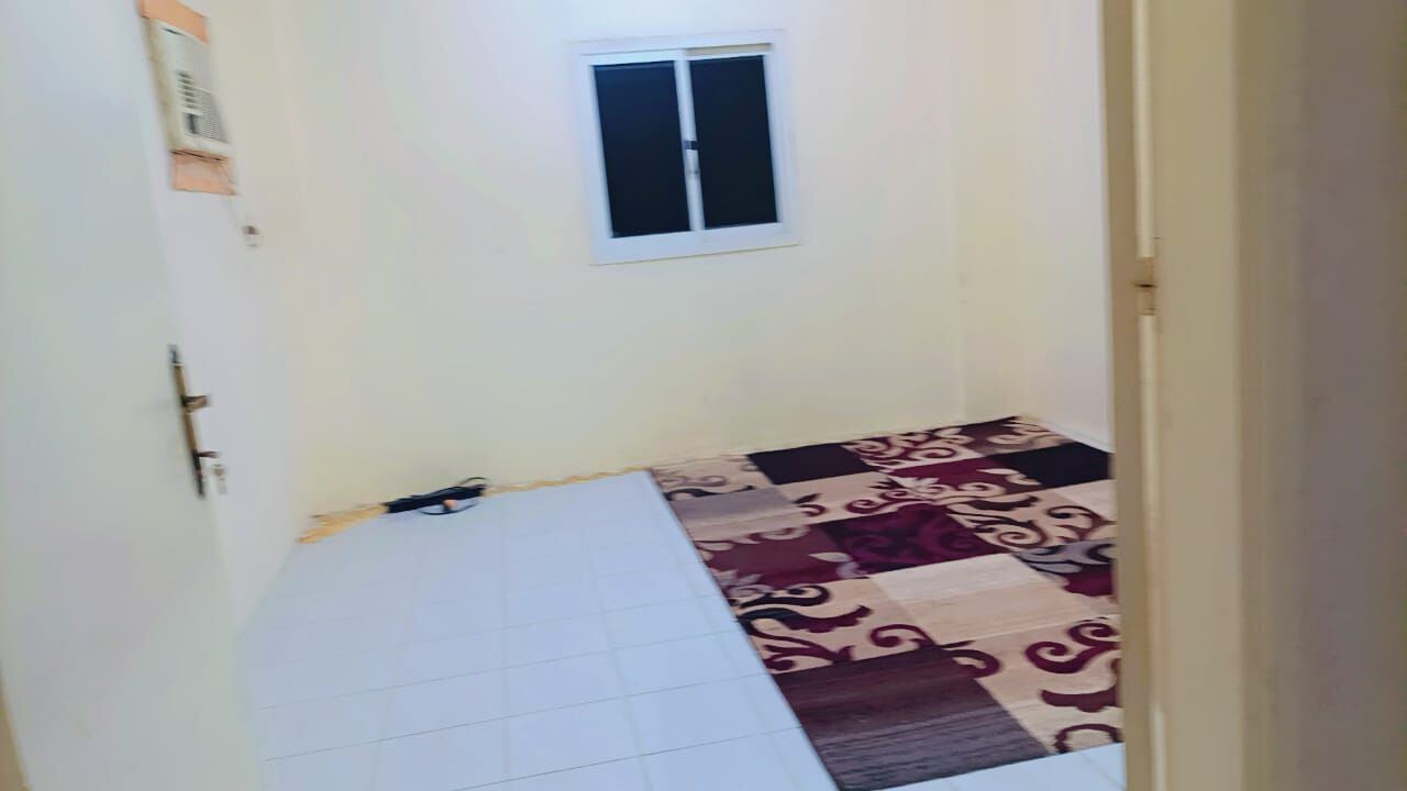 SAR 650/month, 1 Room Available For Executive Bachelor In 3 BHK Flat