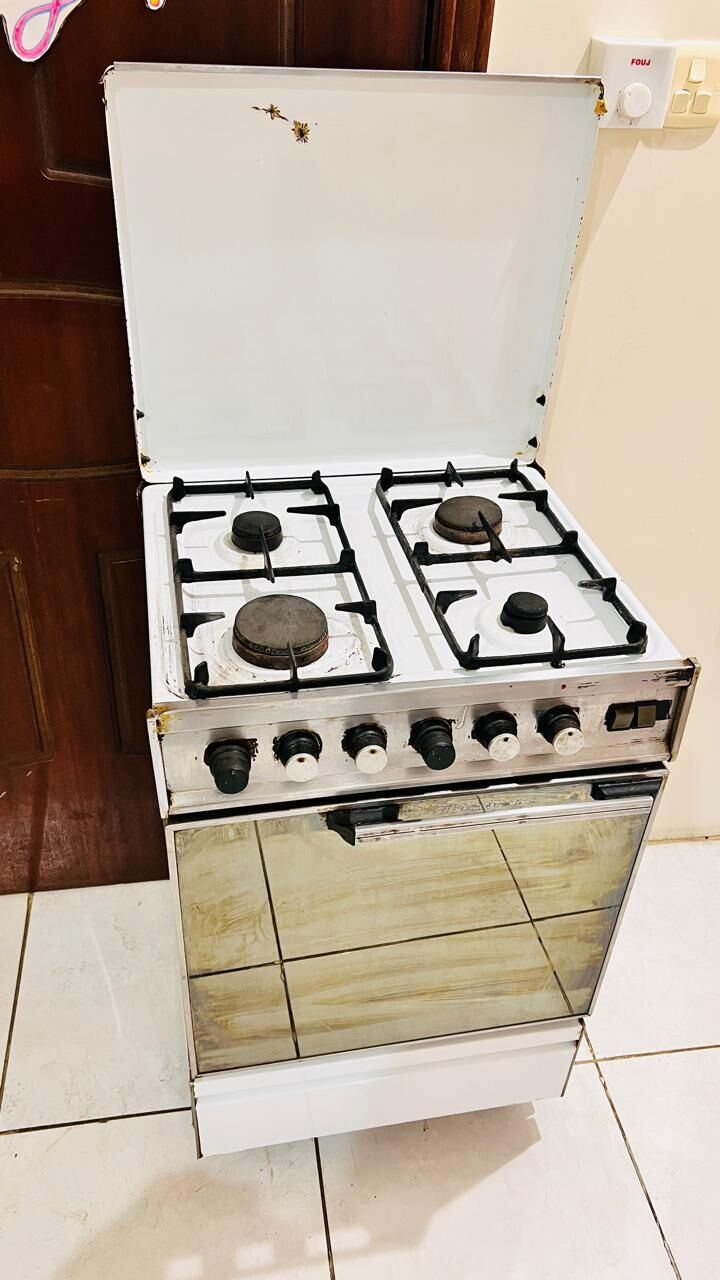 SAR 300, Used 4-Burner Gas Oven/Stove For Sale – SAR 300