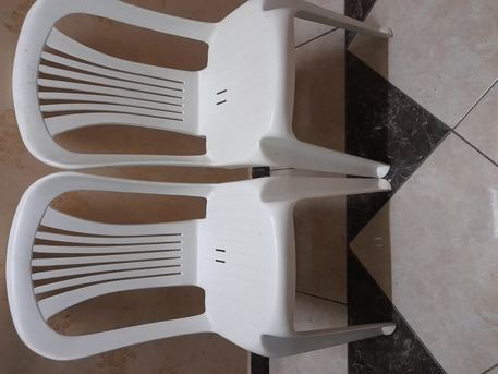 SAR 40, 2 Strong Chairs