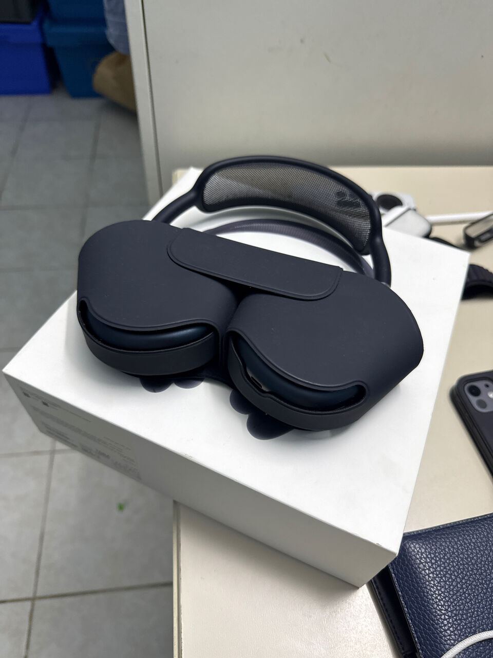 SAR 1500, Apple Airpod Pro Max