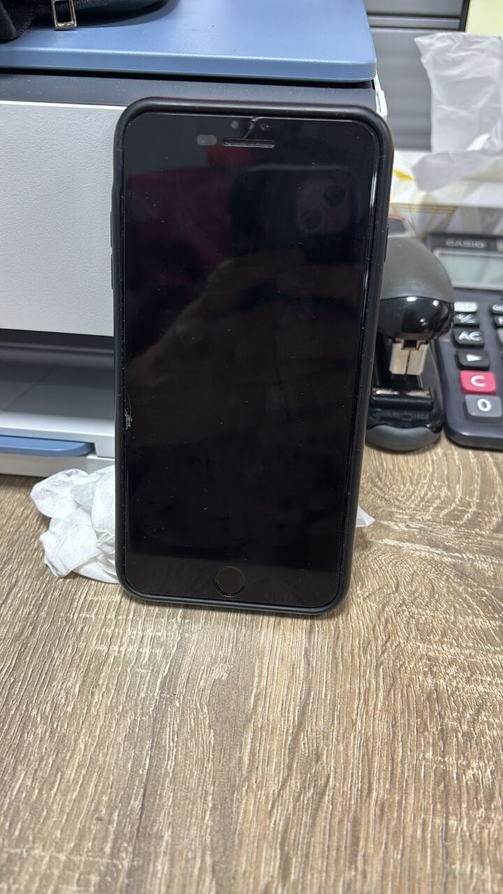 SAR 500, I-phone 8 Black Color For Sale