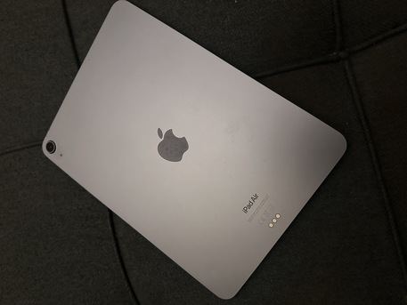 SAR 1300, IPad Air 5 (M1 Chip, 64GB, Wi-Fi) – Excellent Condition
