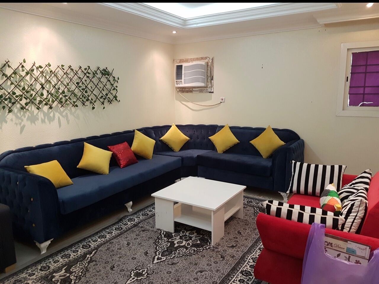 SAR 2500, Furniture