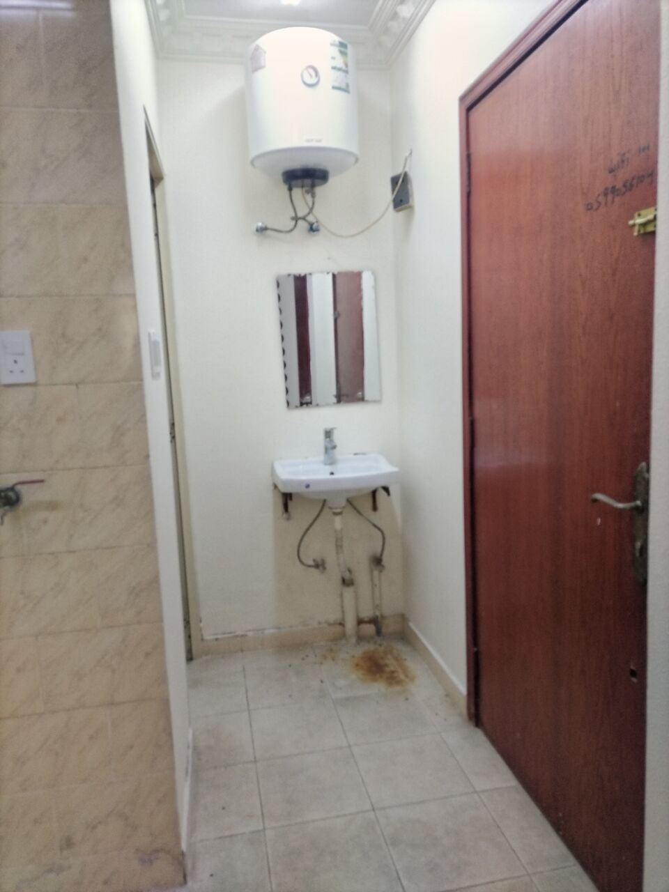 SAR 12600/year, 1 BR, Single Apartment For Rent (room, Hall, Bathroom, Kitchen, Hall)
