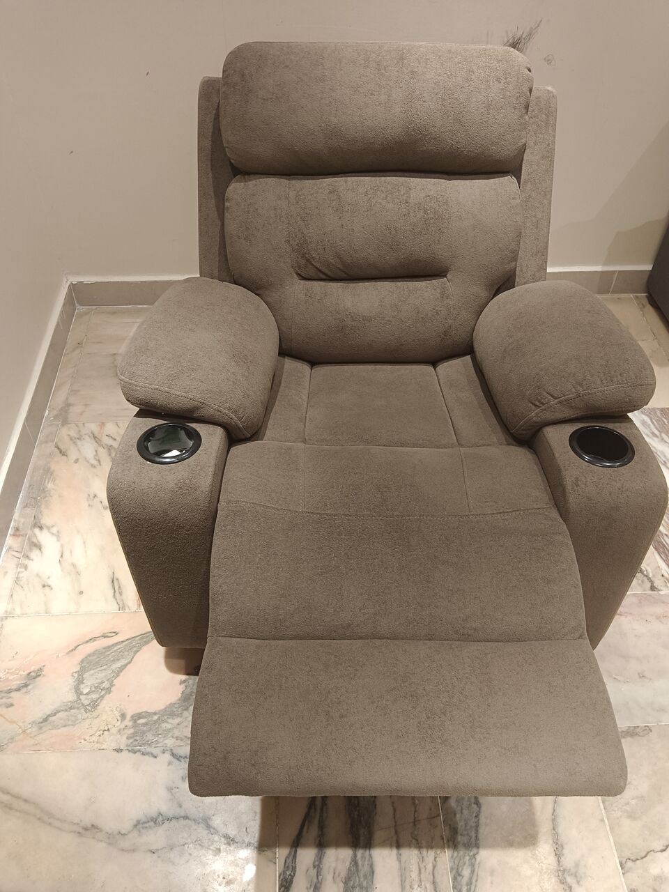 SAR 600, Sofa