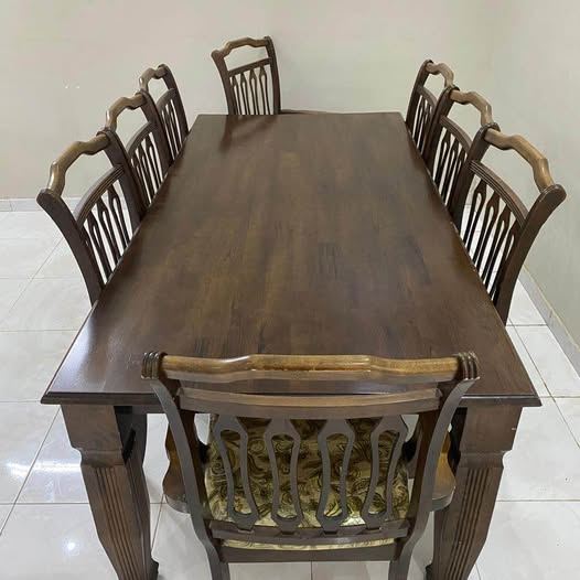 Dining Table with 8 Chairs – Neat & Clean – Excellent Condition