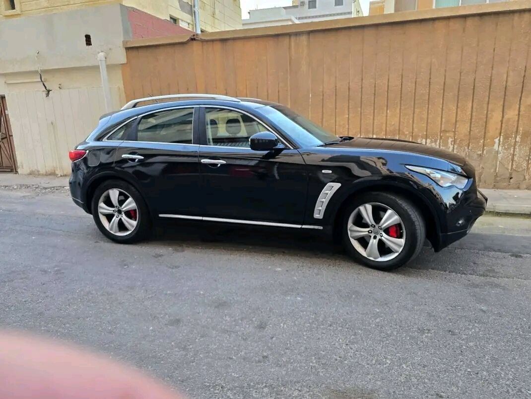 SAR 22000, Infiniti FX, 2009, Automatic, 300000 KM, 35 Six Cylinders Price Negotiable
