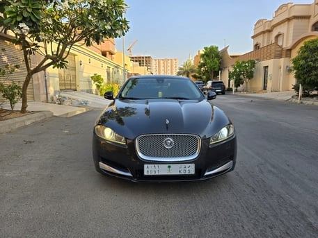 SAR 27000, Jaguar XF, 2013, Manual, 290000 KM, Jaguar 4 Cylinders Price Negotiable