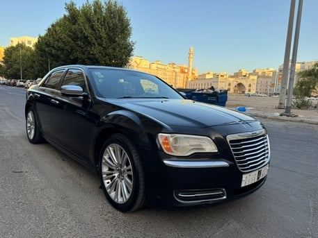 SAR 26000, Chrysler 300C, 2012, Automatic, 294000 KM, Chrysler C300 Six Cylinders Price Negotiable