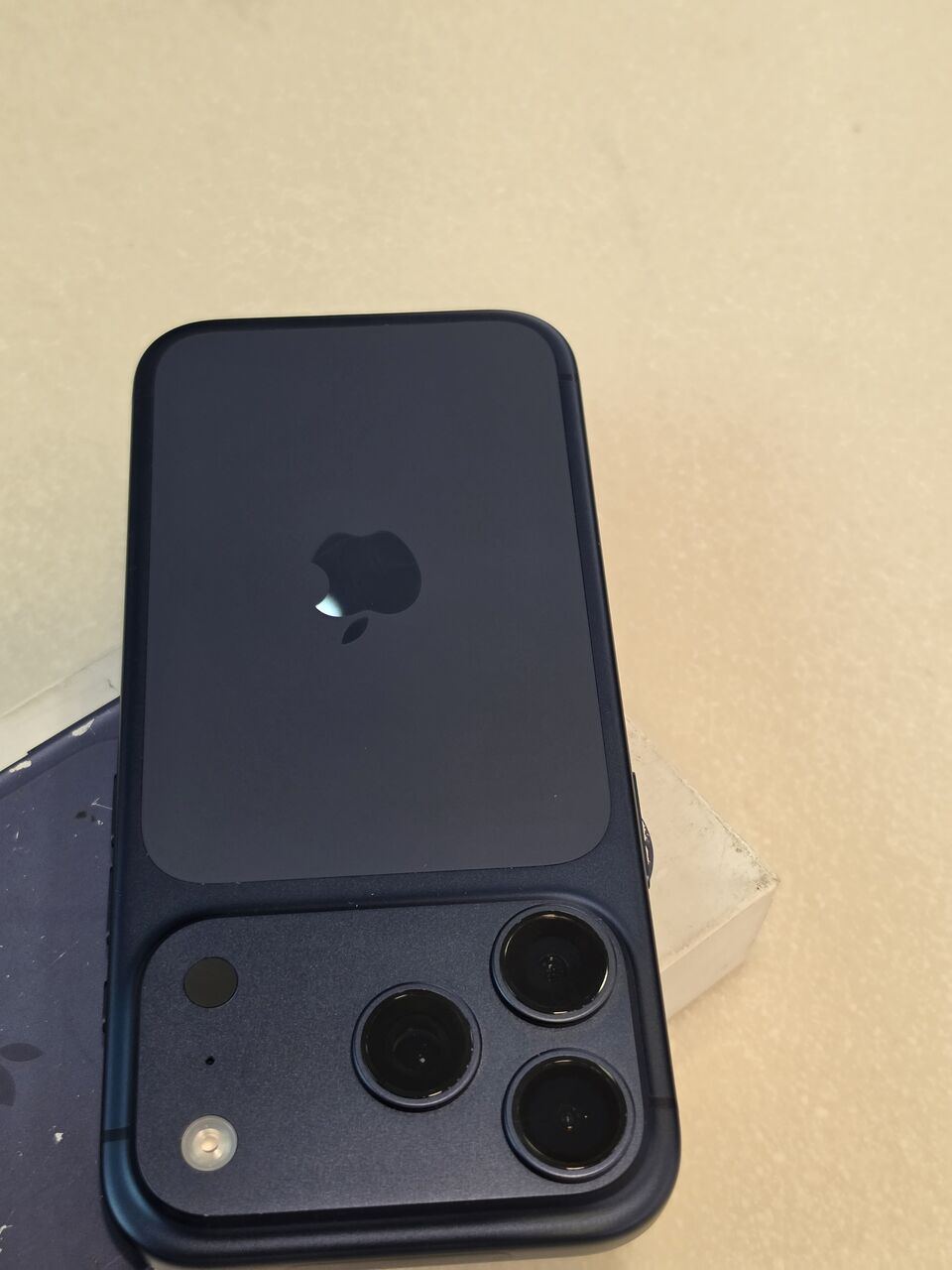 SAR 4800, IPhone 17 Pro 512 GB
