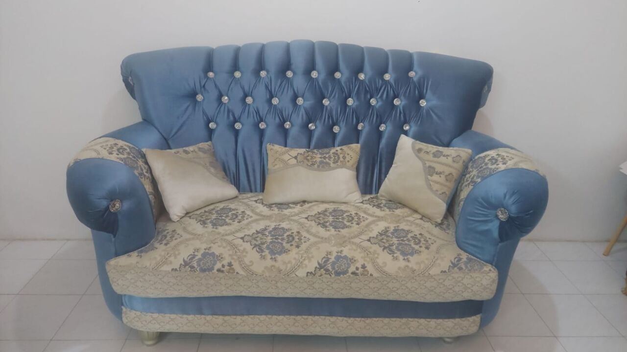 SAR 400, Sofas And Dinning Table For Sale--- Arbaeen Street Manarat International School - Jeddah