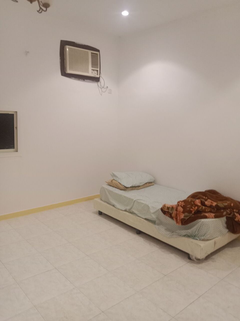 SR 1000/month, 1 BR, 1. Room. Semi Furnished. Kitchen Sharing.
