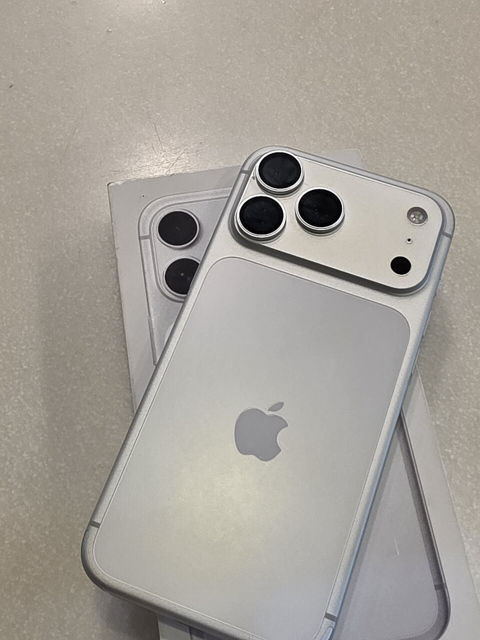 SAR 4800, IPhone 17 Pro Max
