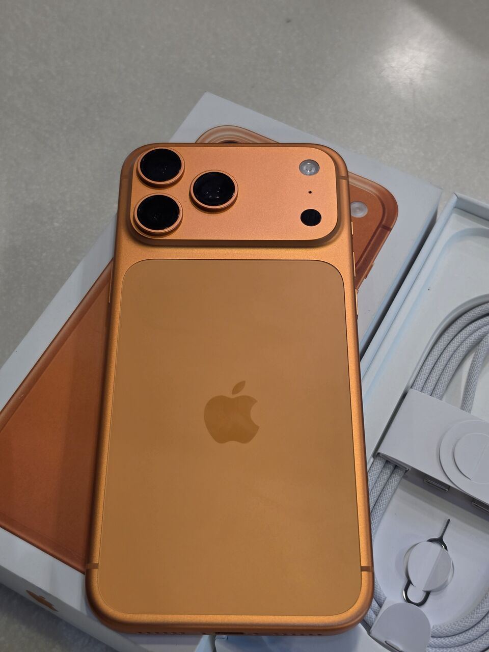 SAR 5200, IPhone 17 Pro Max 512 GB