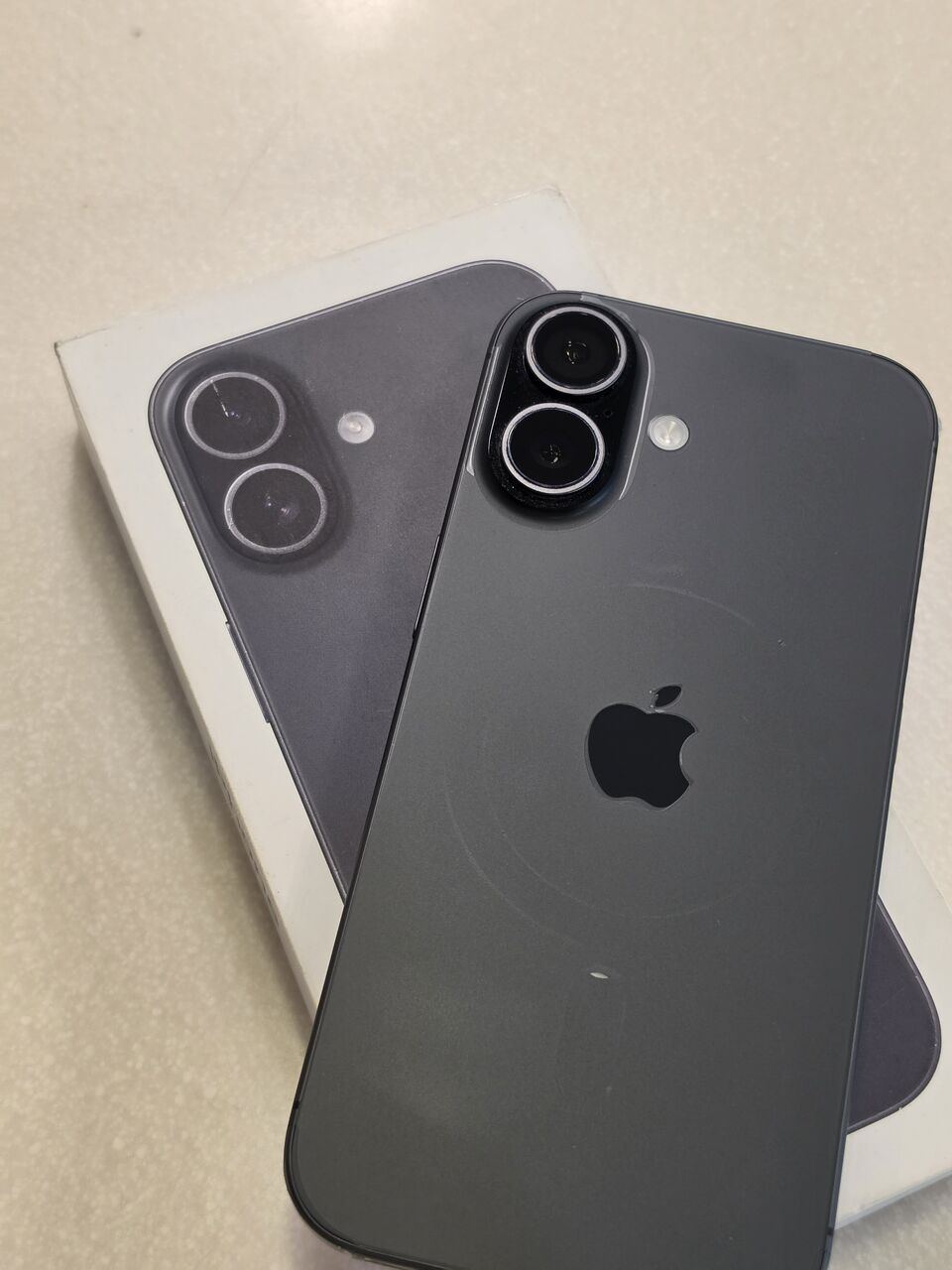 SAR 2900, IPhone 17