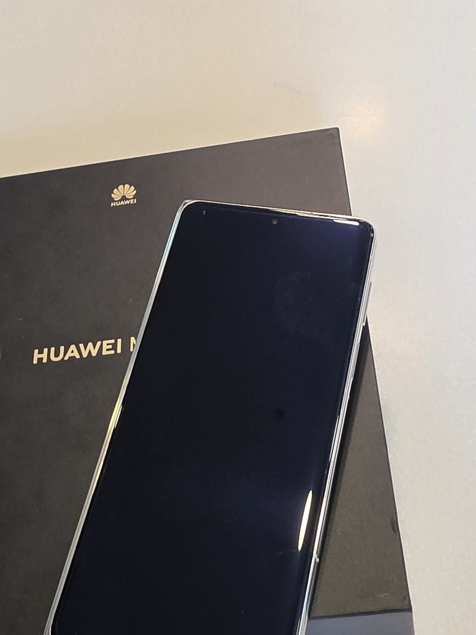 SAR 3500, Huawei Mate X6 512 GB