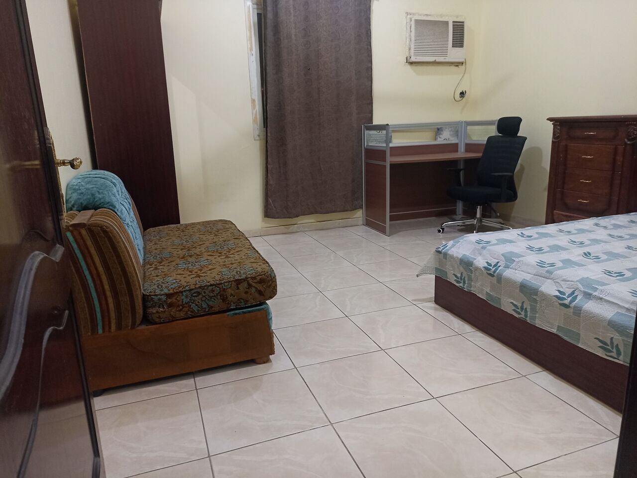 SAR 1300/month, Fully Furnished Private Room In Shared 2BHK Apartment – Bachelor Only