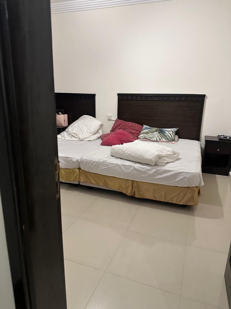 SAR 1400/month, Furnished, Very Neat And Clean Fully Furnished Room Available For Executive Bachelor-Only Non-Smoker