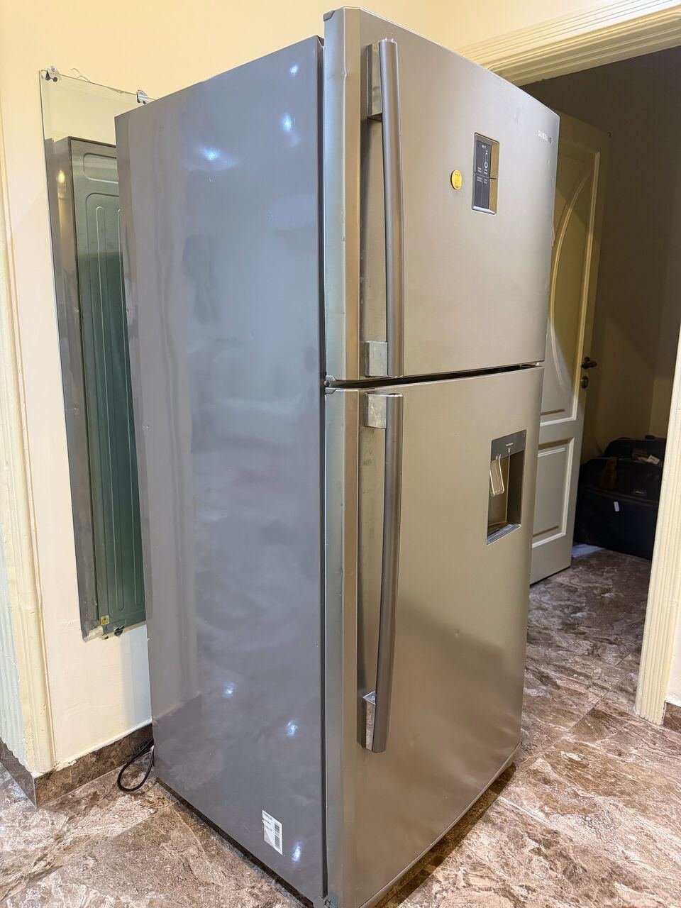 SAR 1200, Samsung Refrigerator For Sale. It Is A Home-use Fridge In Very Good Condition, With Excell