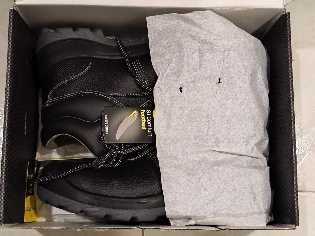 SAR 200, New Unused Safety Shoes Going Cheap