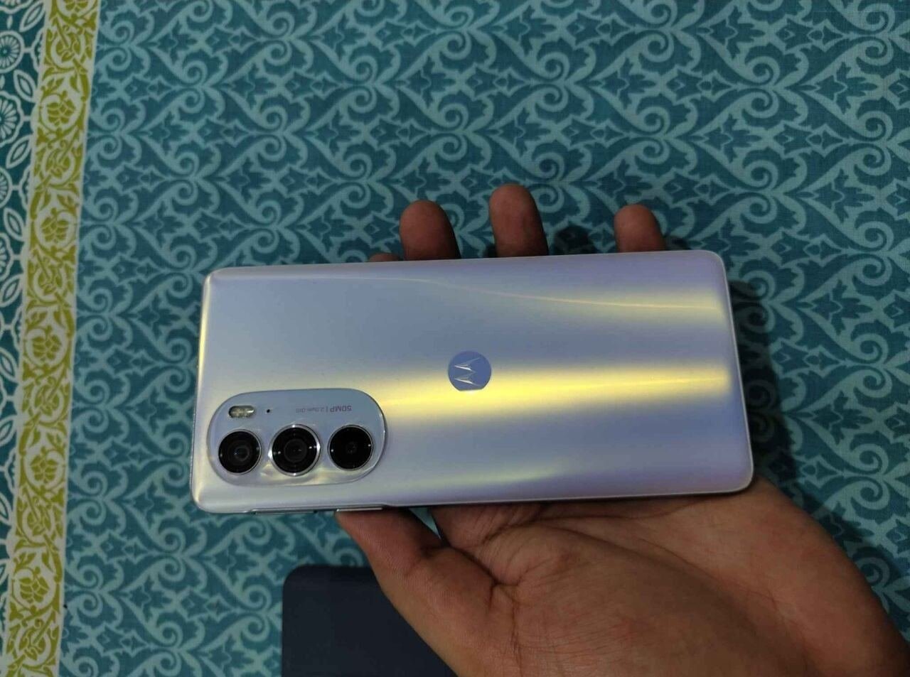 SAR 650, Moto Edge 30 Pro 5G, 144Hz HDR 10+ Oled, 8k Video, 960fps Slowmotion, Dolby Stereo