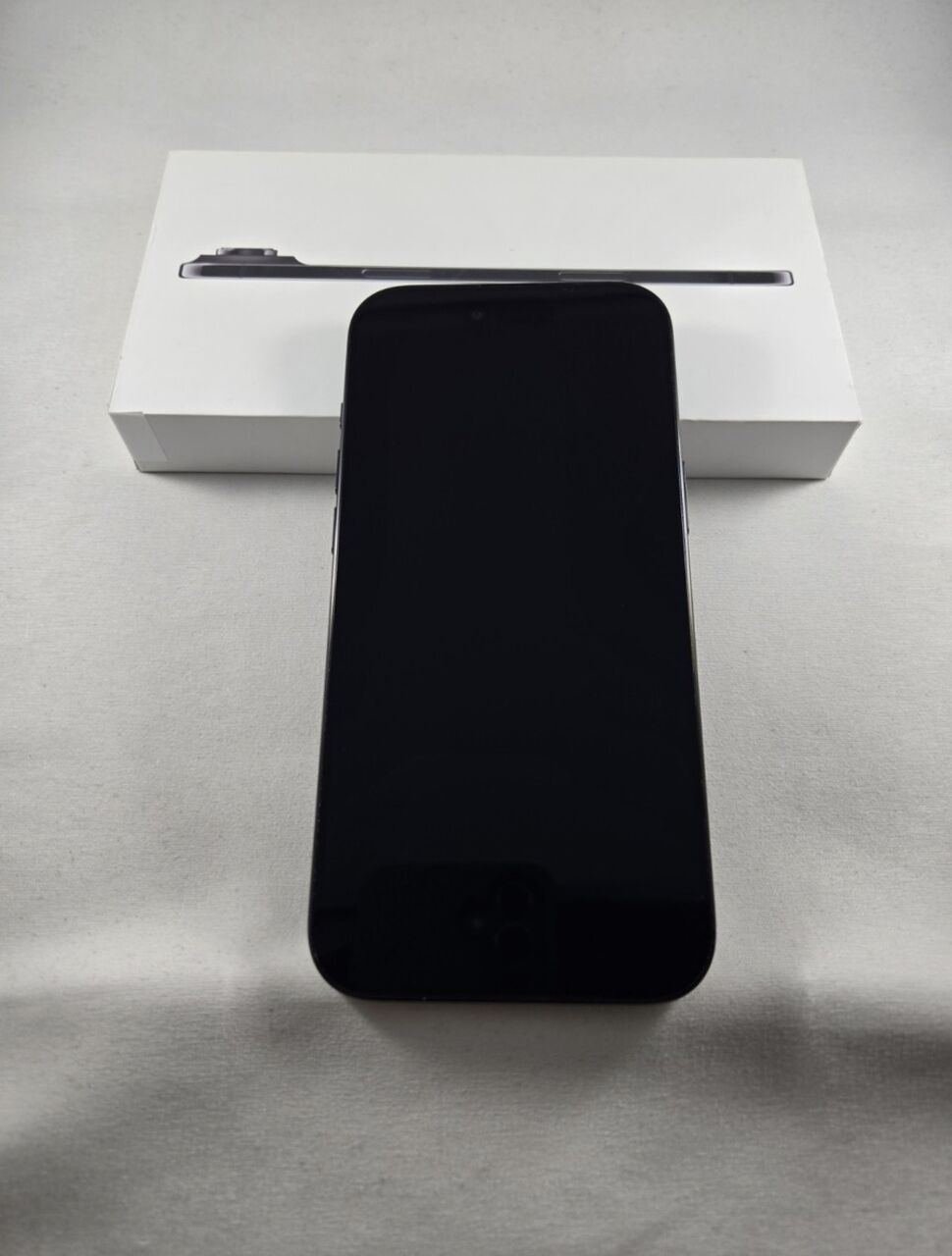 SAR 4600, SAR 4600 - 1 Terabyte (1024 GB) - IPhone 17 Air (Black)