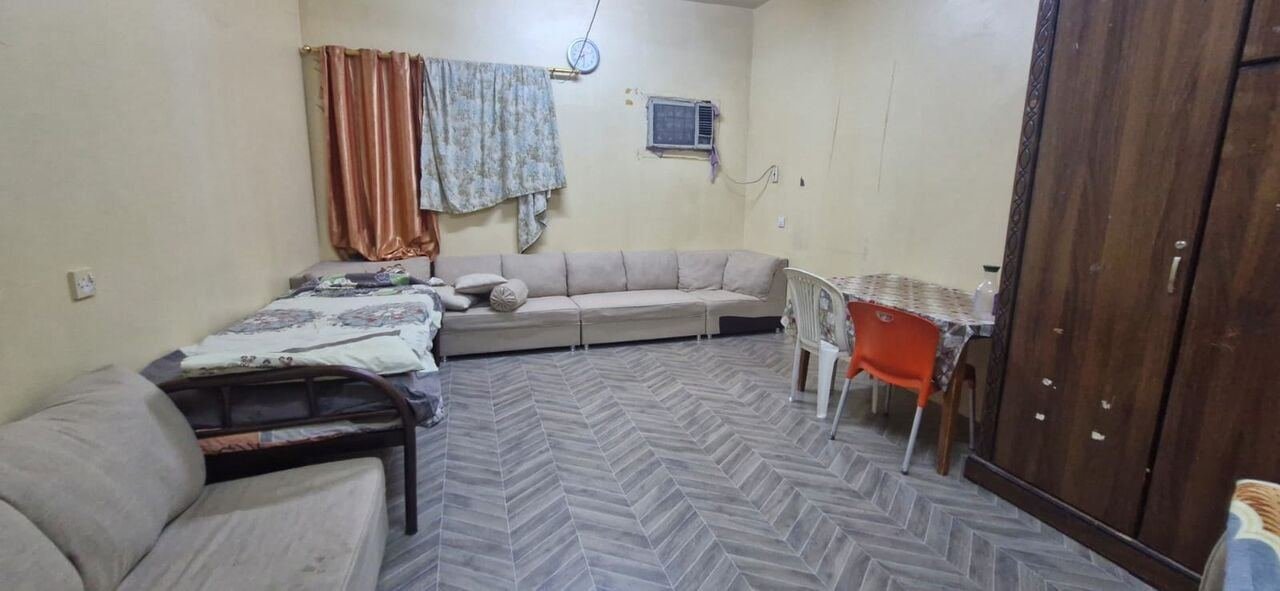 SAR 900/month, A Big Single Room Is Avaliable For Decent Executive Muslim Bachelor Indian Or Pakistani.